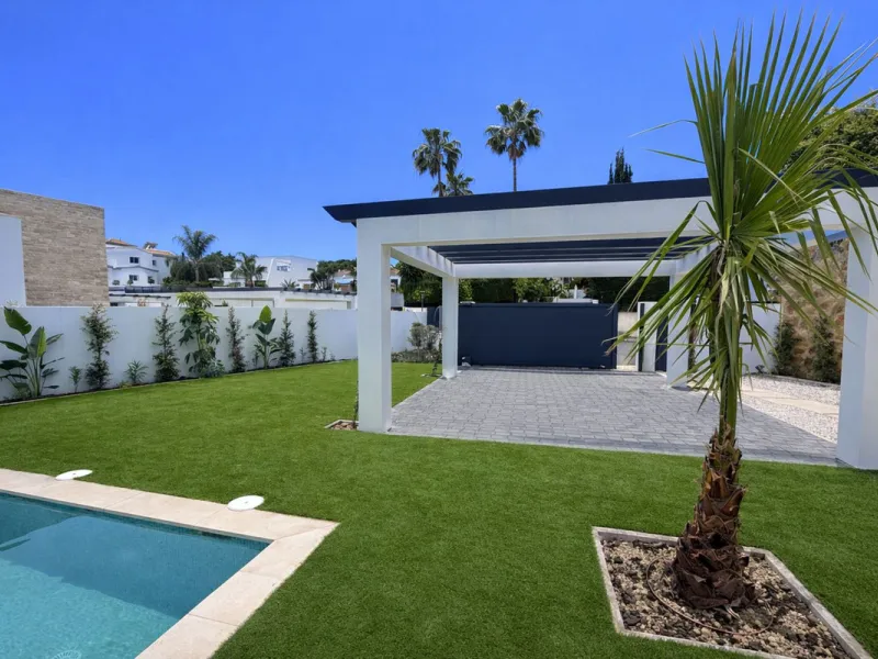 LUXURY MODERN VILLA BORDERING THE NATURE IN MONTE BIARRITZ, NUEVA ATALAYA, ESTEPONA!