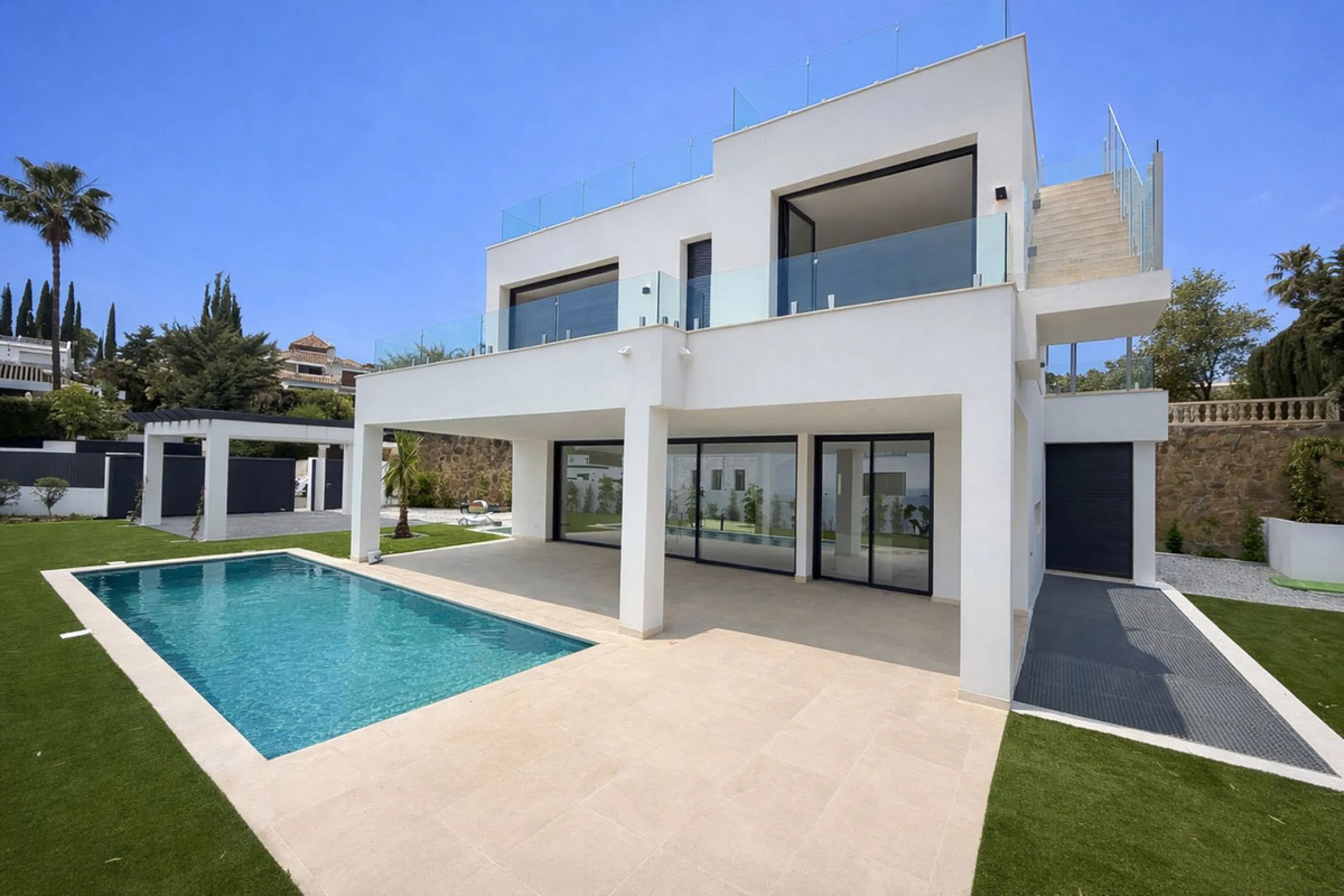 LUXURY MODERN VILLA BORDERING THE NATURE IN MONTE BIARRITZ, NUEVA ATALAYA, ESTEPONA!