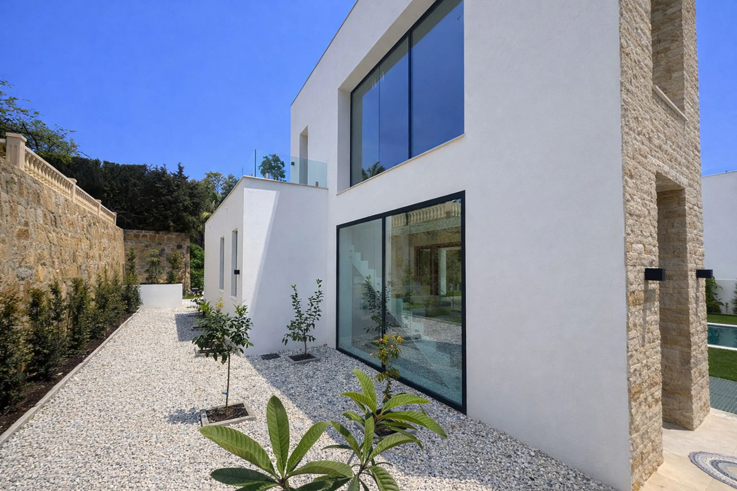 LUXURY MODERN VILLA BORDERING THE NATURE IN MONTE BIARRITZ, NUEVA ATALAYA, ESTEPONA!