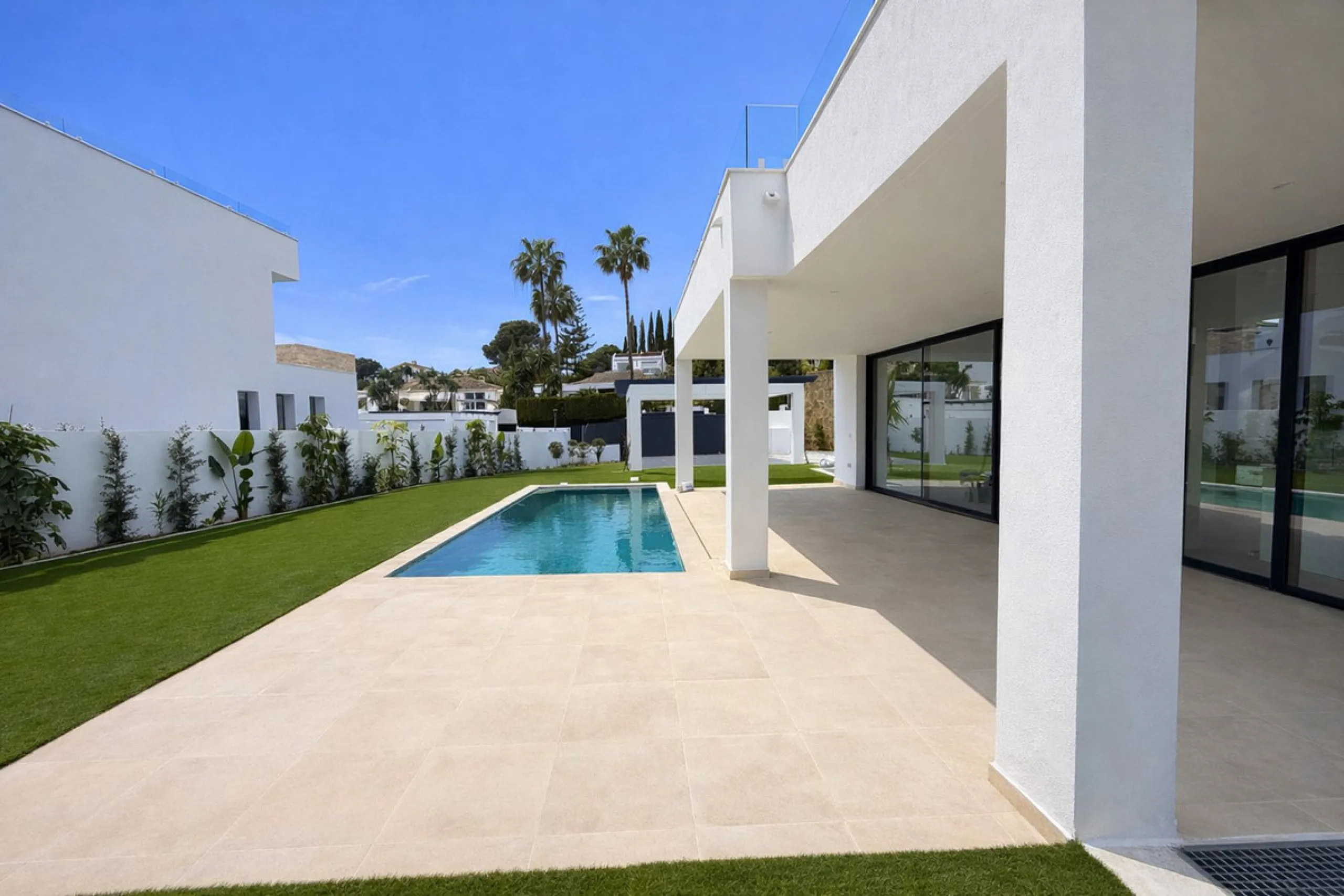 LUXURY MODERN VILLA BORDERING THE NATURE IN MONTE BIARRITZ, NUEVA ATALAYA, ESTEPONA!