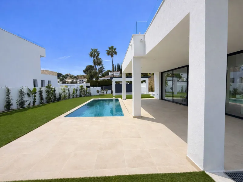 LUXURY MODERN VILLA BORDERING THE NATURE IN MONTE BIARRITZ, NUEVA ATALAYA, ESTEPONA!