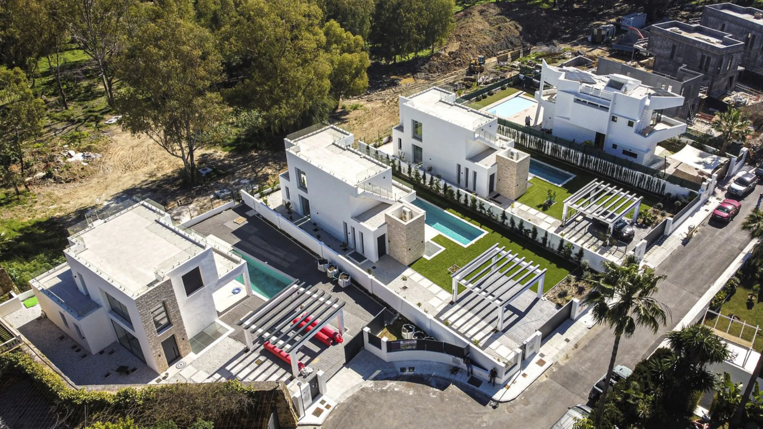 LUXURY MODERN VILLA BORDERING THE NATURE IN MONTE BIARRITZ, NUEVA ATALAYA, ESTEPONA!