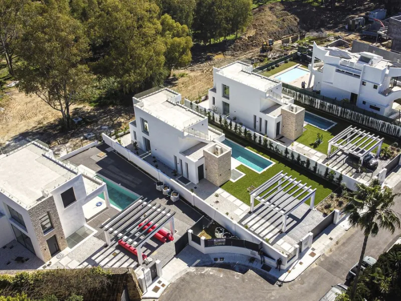 LUXURY MODERN VILLA BORDERING THE NATURE IN MONTE BIARRITZ, NUEVA ATALAYA, ESTEPONA!