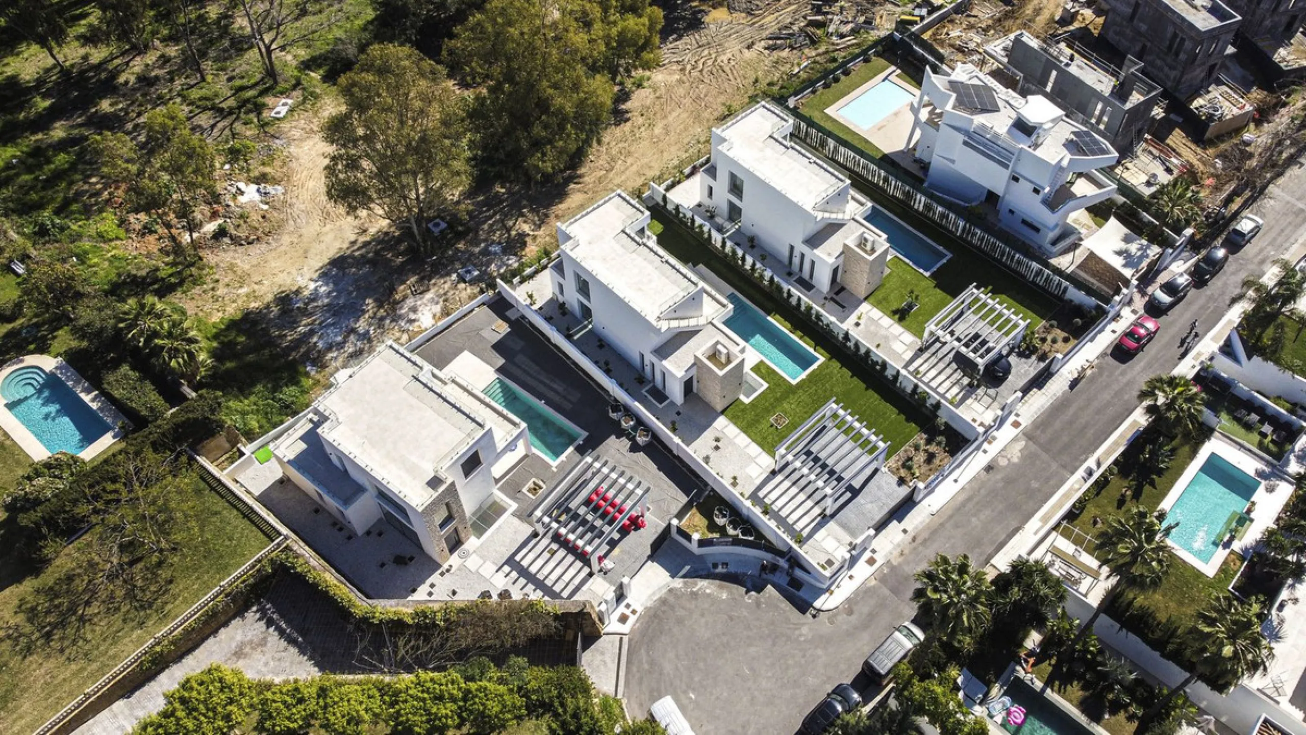 LUXURY MODERN VILLA BORDERING THE NATURE IN MONTE BIARRITZ, NUEVA ATALAYA, ESTEPONA!