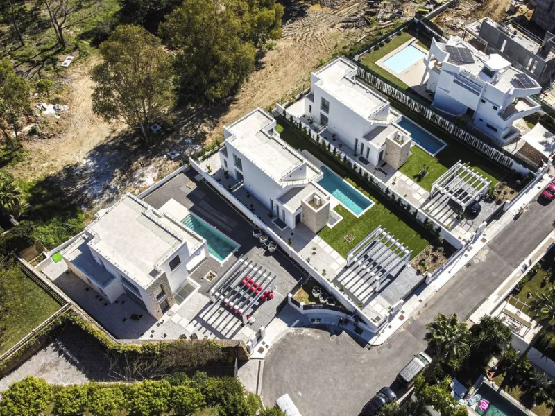 LUXURY MODERN VILLA BORDERING THE NATURE IN MONTE BIARRITZ, NUEVA ATALAYA, ESTEPONA!