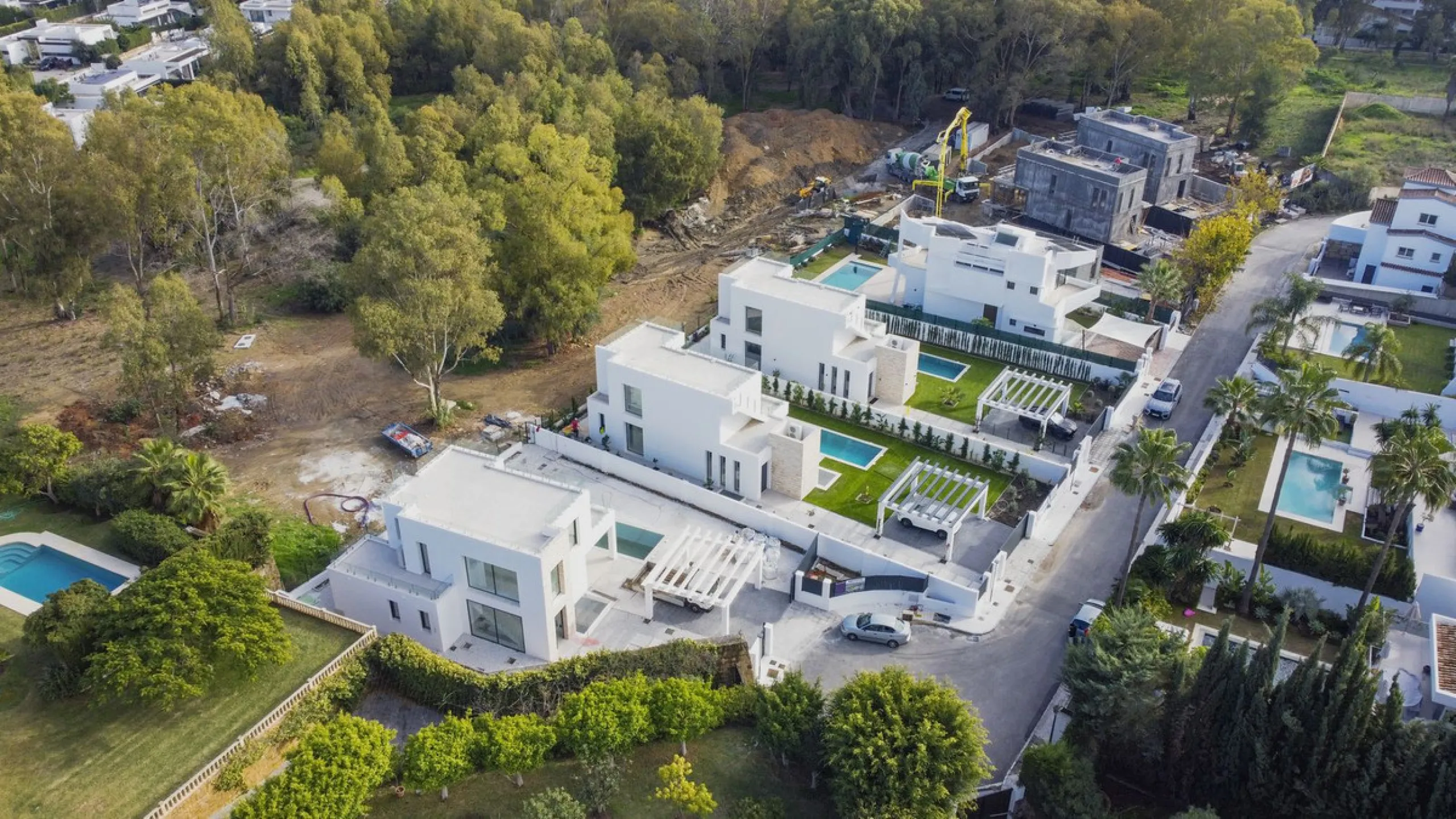 LUXURY MODERN VILLA BORDERING THE NATURE IN MONTE BIARRITZ, NUEVA ATALAYA, ESTEPONA!