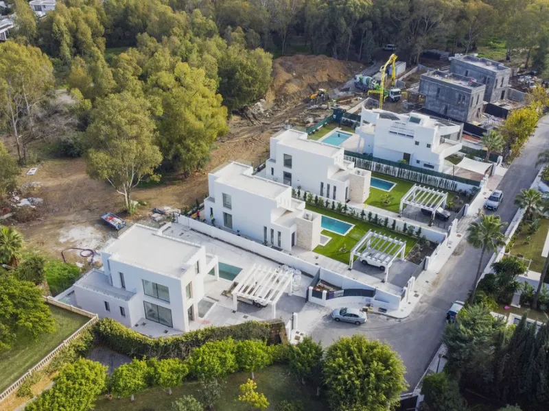 LUXURY MODERN VILLA BORDERING THE NATURE IN MONTE BIARRITZ, NUEVA ATALAYA, ESTEPONA!