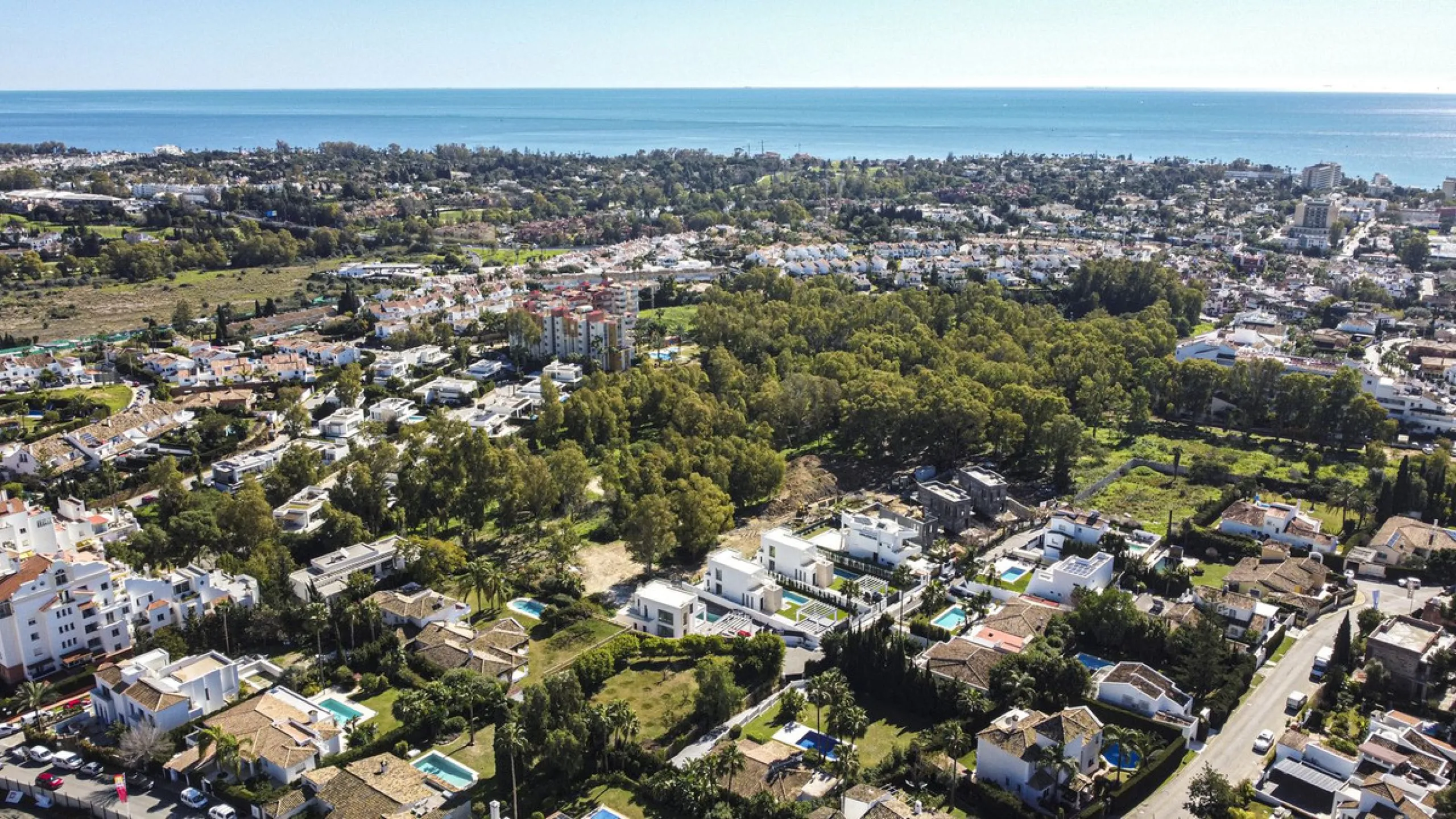 LUXURY MODERN VILLA BORDERING THE NATURE IN MONTE BIARRITZ, NUEVA ATALAYA, ESTEPONA!