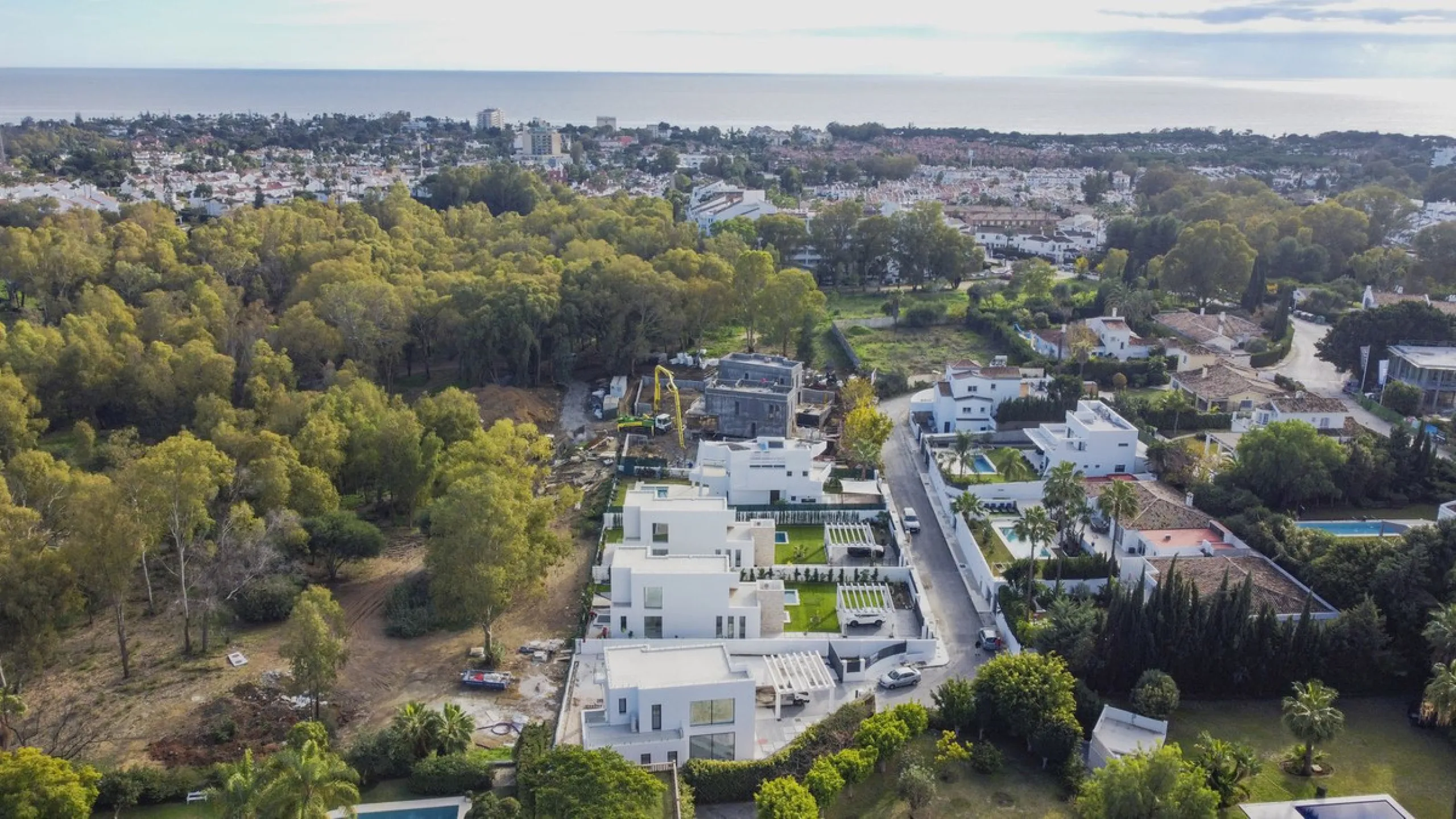 LUXURY MODERN VILLA BORDERING THE NATURE IN MONTE BIARRITZ, NUEVA ATALAYA, ESTEPONA!
