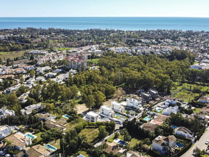 LUXURY MODERN VILLA BORDERING THE NATURE IN MONTE BIARRITZ, NUEVA ATALAYA, ESTEPONA!