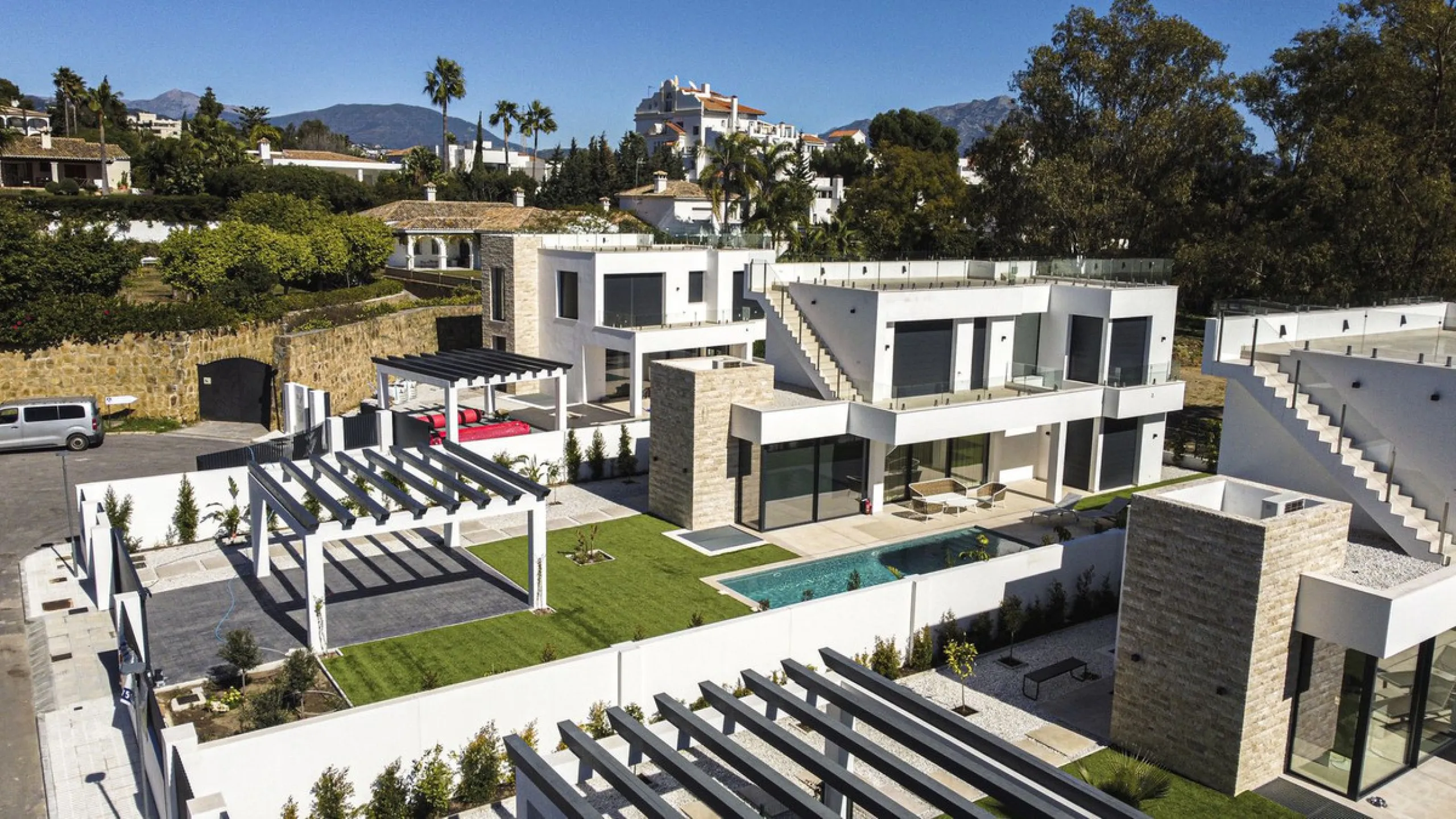 LUXURY MODERN VILLA BORDERING THE NATURE IN MONTE BIARRITZ, NUEVA ATALAYA, ESTEPONA!
