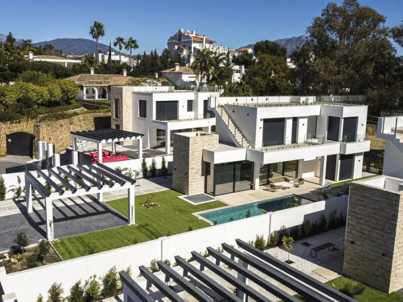 LUXURY MODERN VILLA BORDERING THE NATURE IN MONTE BIARRITZ, NUEVA ATALAYA, ESTEPONA!