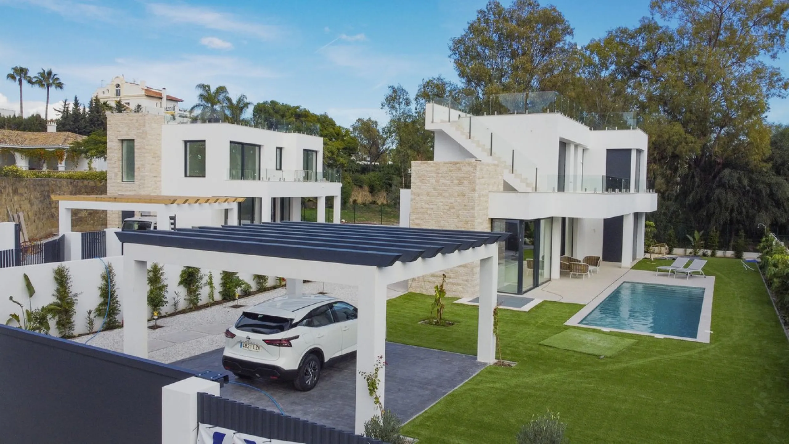 LUXURY MODERN VILLA BORDERING THE NATURE IN MONTE BIARRITZ, NUEVA ATALAYA, ESTEPONA!