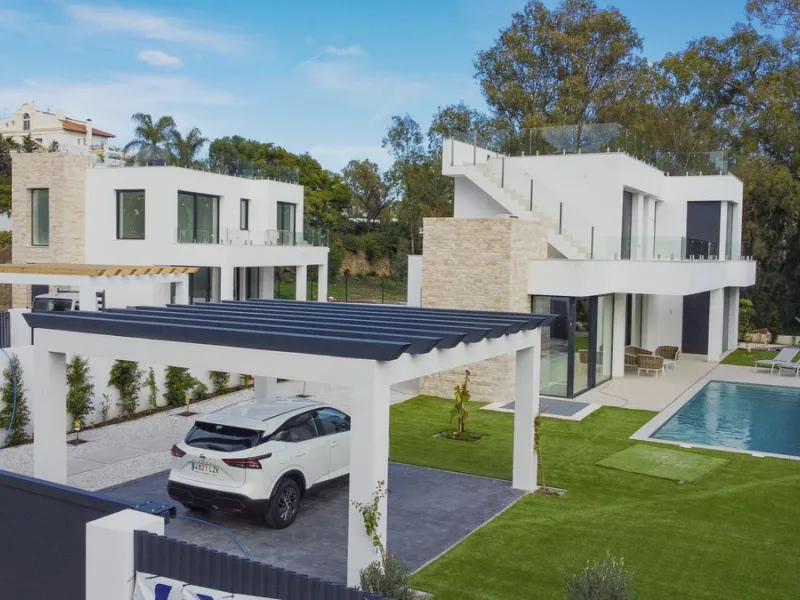 LUXURY MODERN VILLA BORDERING THE NATURE IN MONTE BIARRITZ, NUEVA ATALAYA, ESTEPONA!