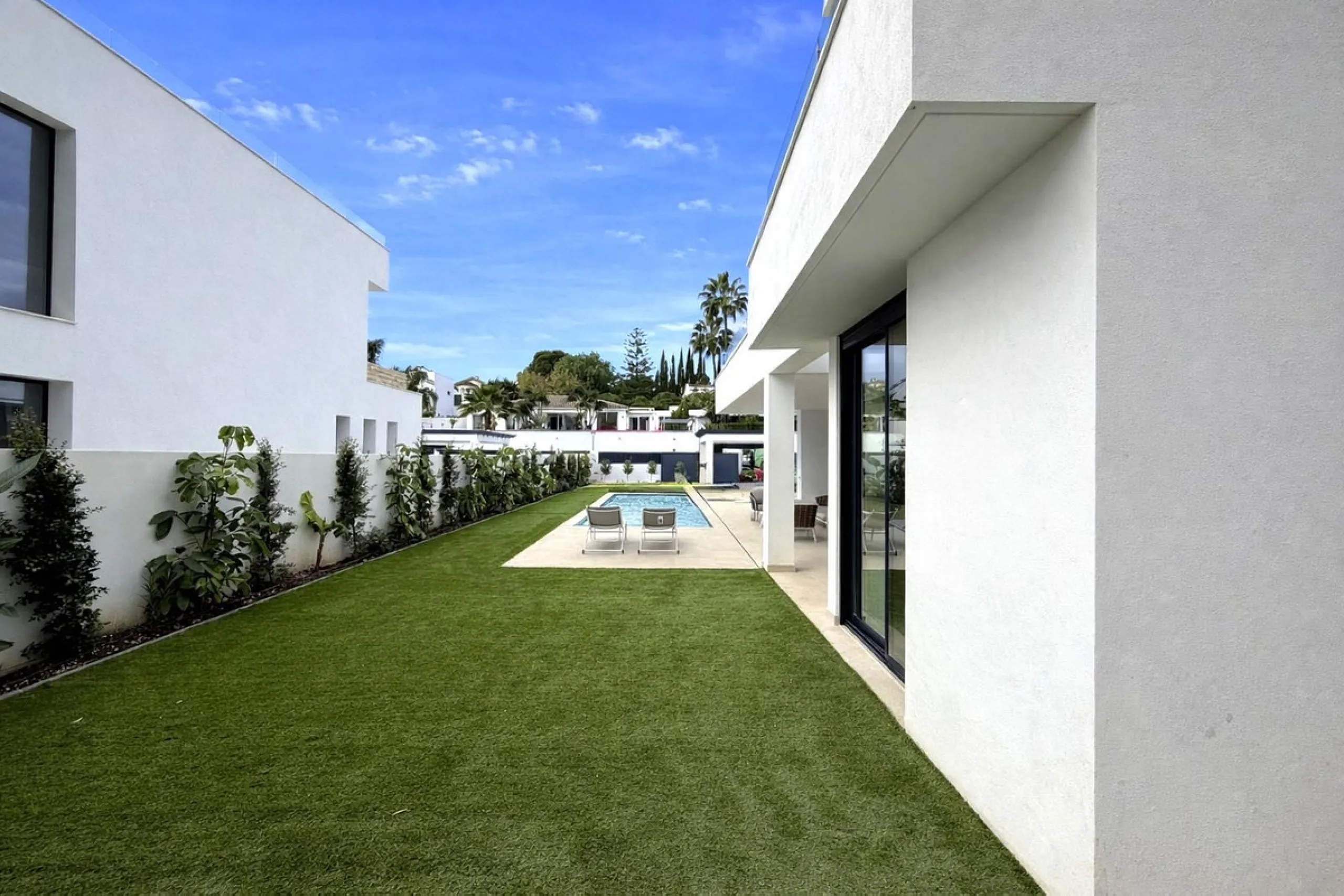 LUXURY MODERN VILLA BORDERING THE NATURE IN MONTE BIARRITZ, NUEVA ATALAYA, ESTEPONA!