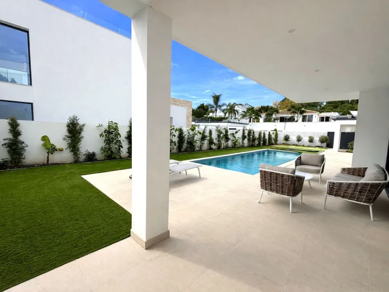 LUXURY MODERN VILLA BORDERING THE NATURE IN MONTE BIARRITZ, NUEVA ATALAYA, ESTEPONA!