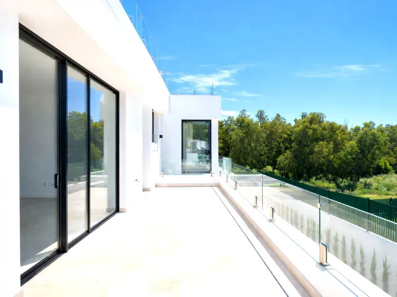 LUXURY MODERN VILLA BORDERING THE NATURE IN MONTE BIARRITZ, NUEVA ATALAYA, ESTEPONA!
