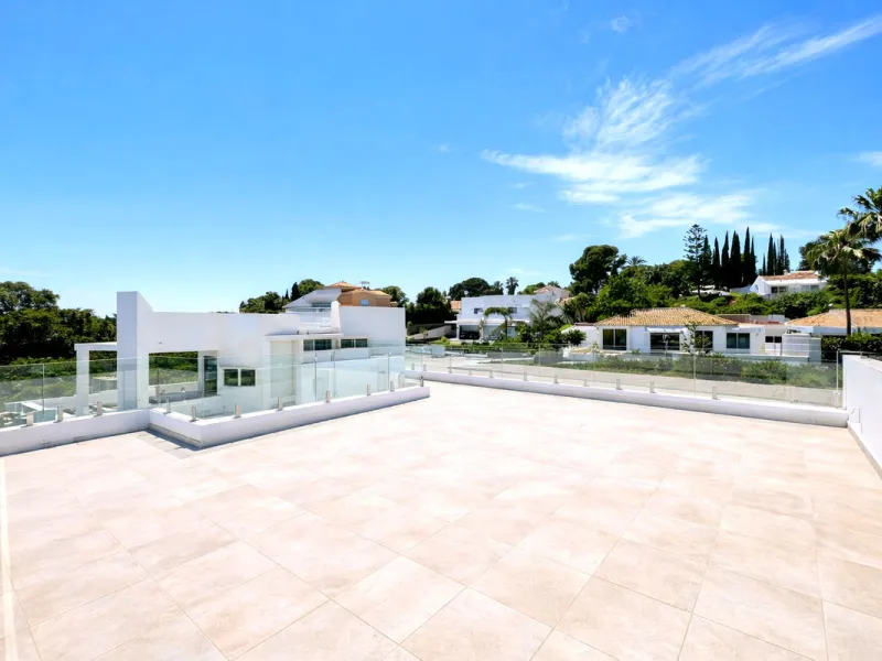 LUXURY MODERN VILLA BORDERING THE NATURE IN MONTE BIARRITZ, NUEVA ATALAYA, ESTEPONA!