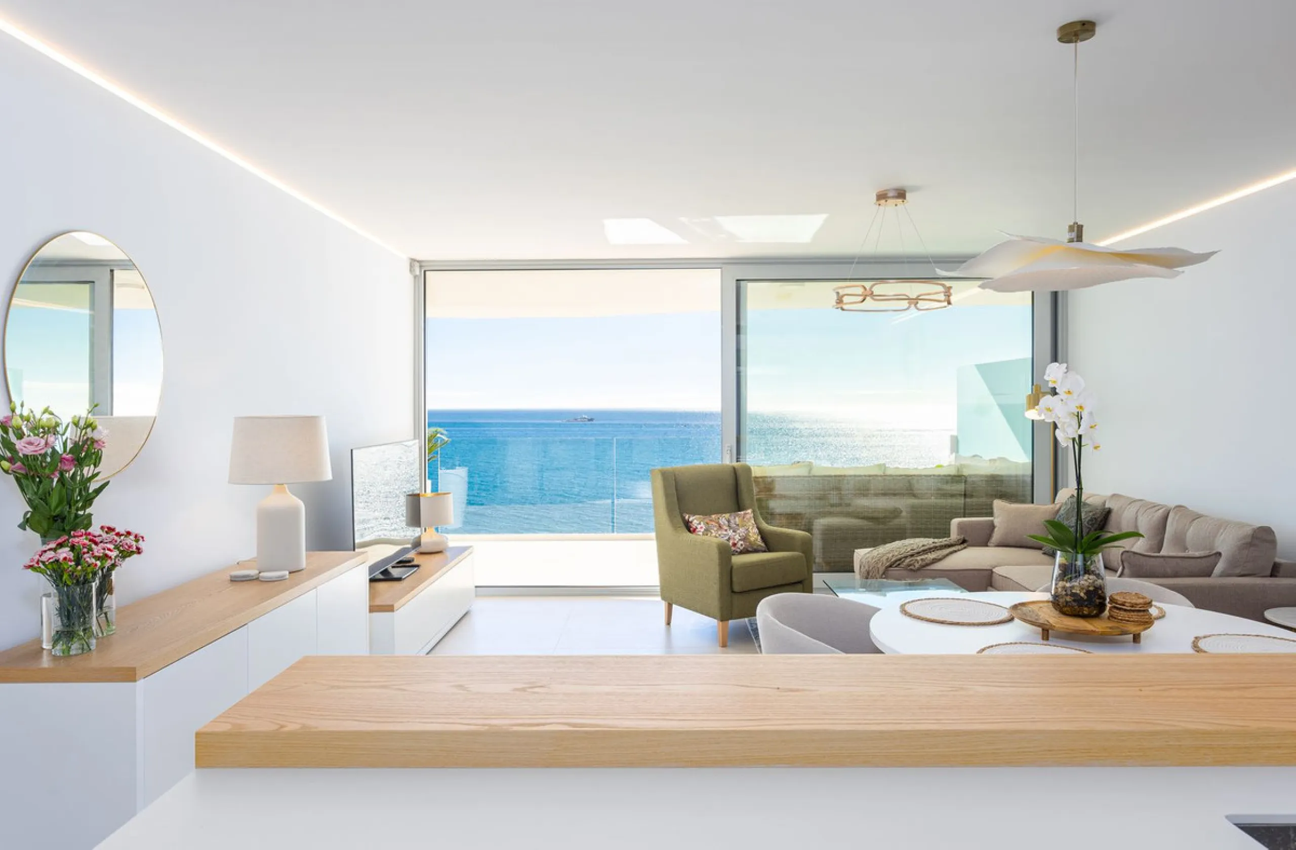 Would you like to live just few steps from the beach, feel the waves at your terrace and enjoy your own roof top solarium, look over the rooftops and feel the sea breeze? This exclusive penthouse apartment is located in one of the finest new builds called