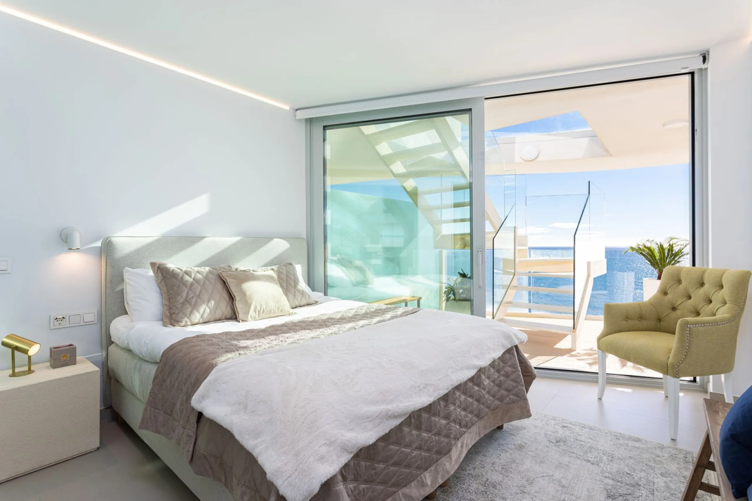 Would you like to live just few steps from the beach, feel the waves at your terrace and enjoy your own roof top solarium, look over the rooftops and feel the sea breeze? This exclusive penthouse apartment is located in one of the finest new builds called