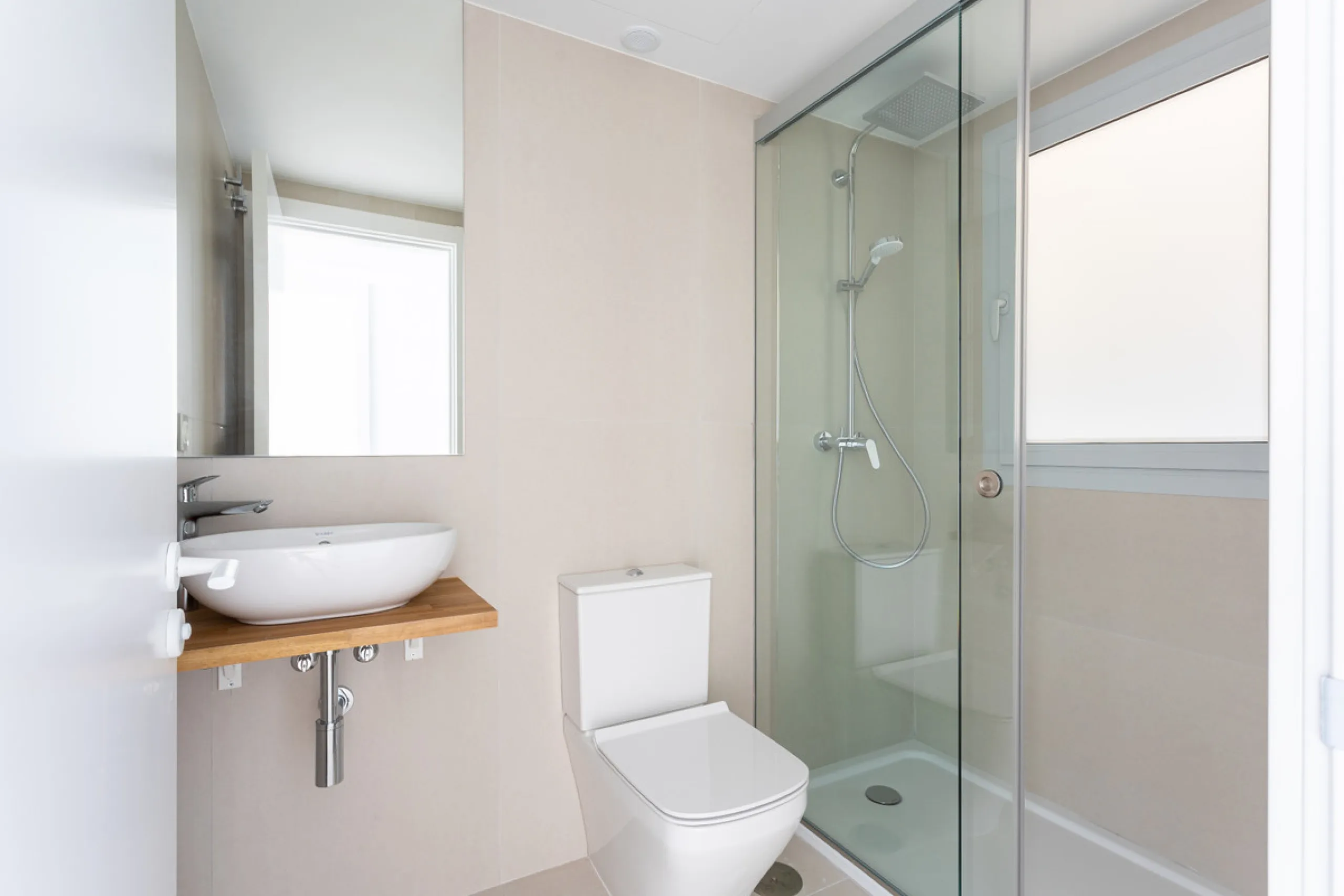 Would you like to live just few steps from the beach, feel the waves at your terrace and enjoy your own roof top solarium, look over the rooftops and feel the sea breeze? This exclusive penthouse apartment is located in one of the finest new builds called