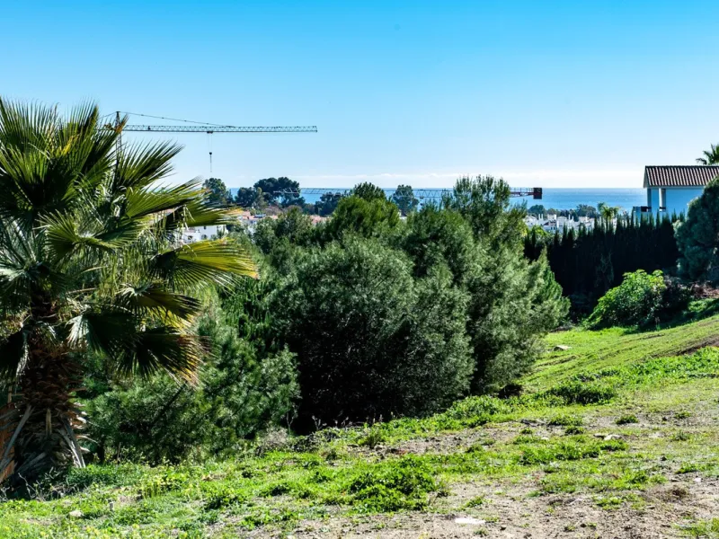 Plot - Residential Plot в продаже в Estepona, Málaga. Площадь дома 480 м². Площадь участка 1137 м²