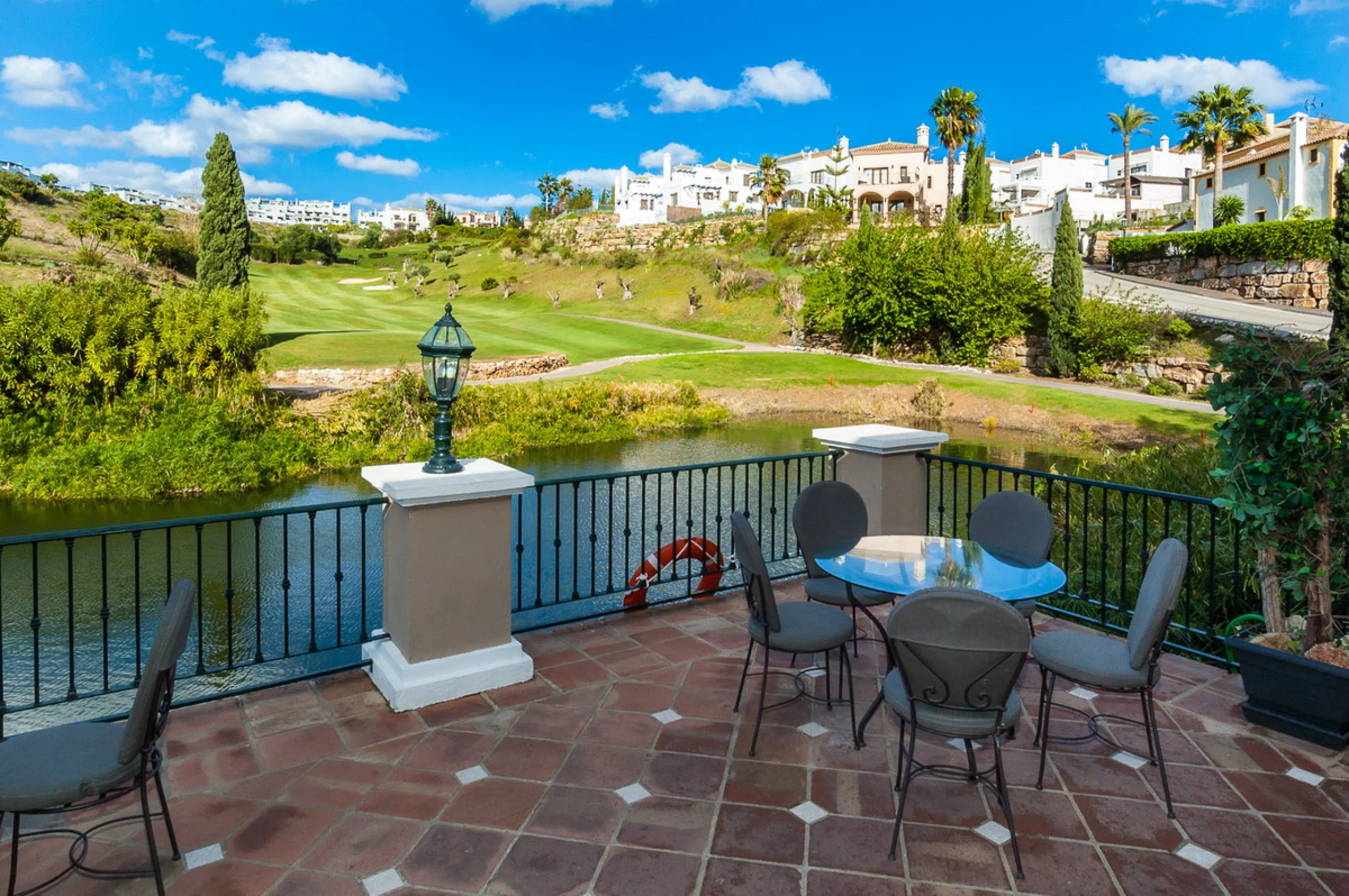 Plot - Residential Plot в продаже в Estepona, Málaga. Площадь дома 480 м². Площадь участка 1137 м²