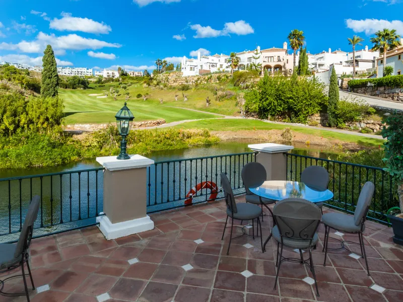 Plot - Residential Plot в продаже в Estepona, Málaga. Площадь дома 480 м². Площадь участка 1137 м²