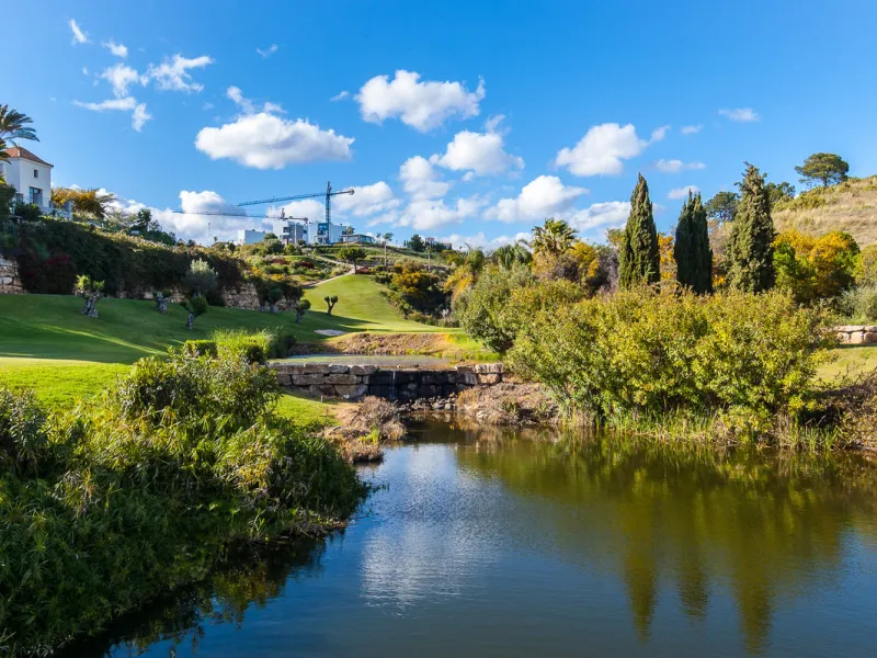 Plot - Residential Plot в продаже в Estepona, Málaga. Площадь дома 480 м². Площадь участка 1137 м²