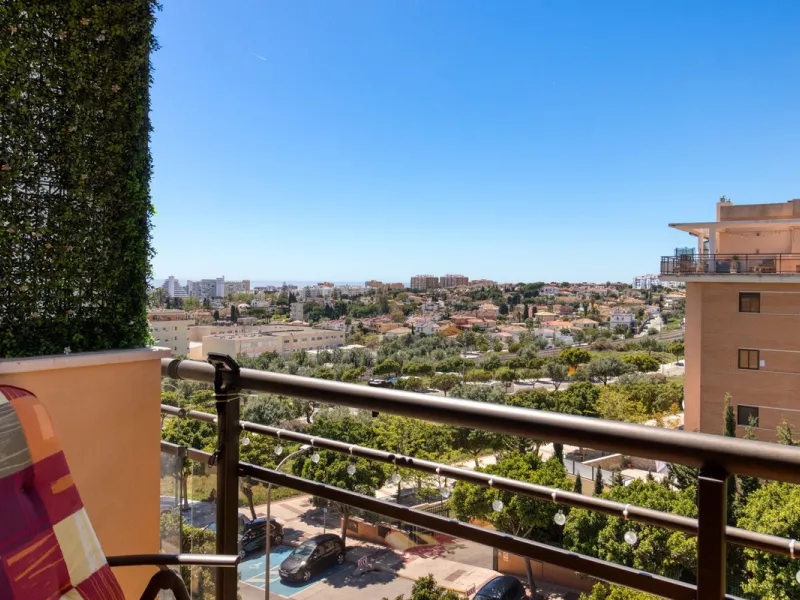 Gut gepflegte Etagenwohnung mit sonniger Terrasse in der Nähe des Bahnhofs El Pinillo in Torremolinos