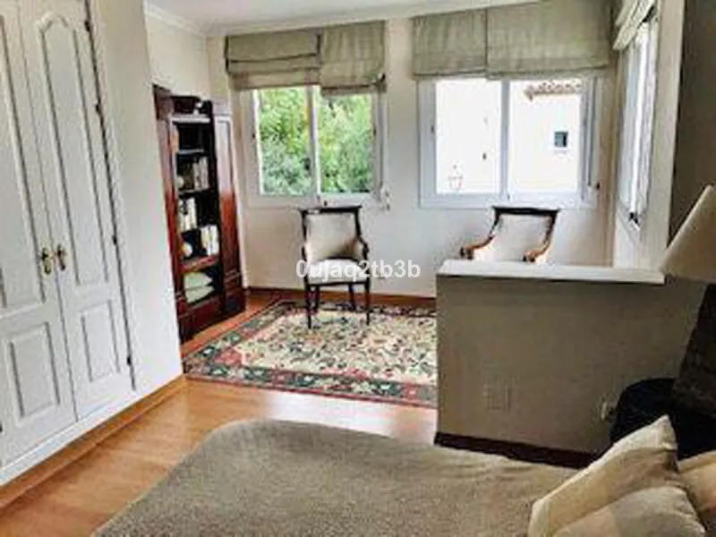 Apartment - Middle Floor Apartment в продаже в Estepona, Málaga. В доме 3 спален и 3 ванных комнат. Площадь дома 159 м²