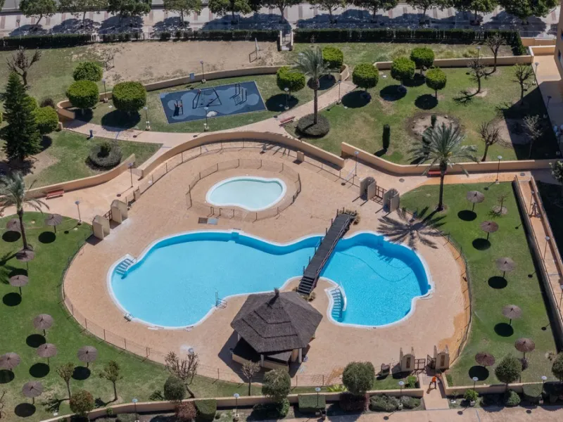 Gut gepflegte Etagenwohnung mit sonniger Terrasse in der Nähe des Bahnhofs El Pinillo in Torremolinos