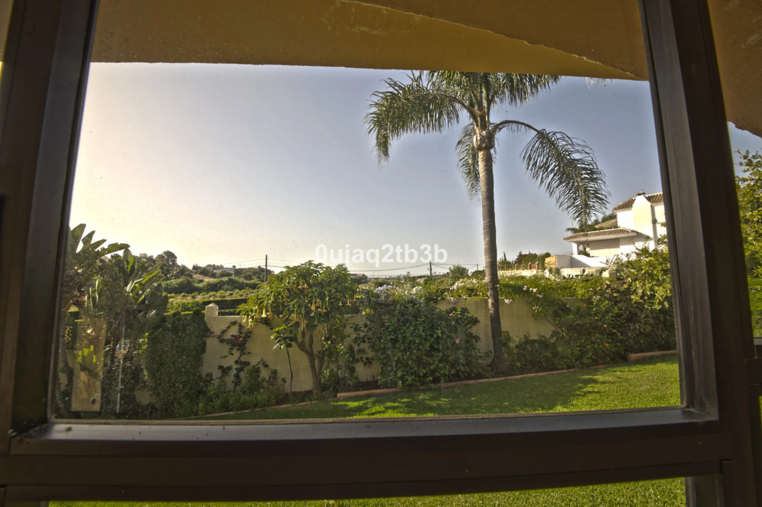 House - Detached Villa в продаже в Estepona, Málaga. В доме 5 спален и 4 ванных комнат. Площадь дома 528 м². Площадь участка 1525 м²