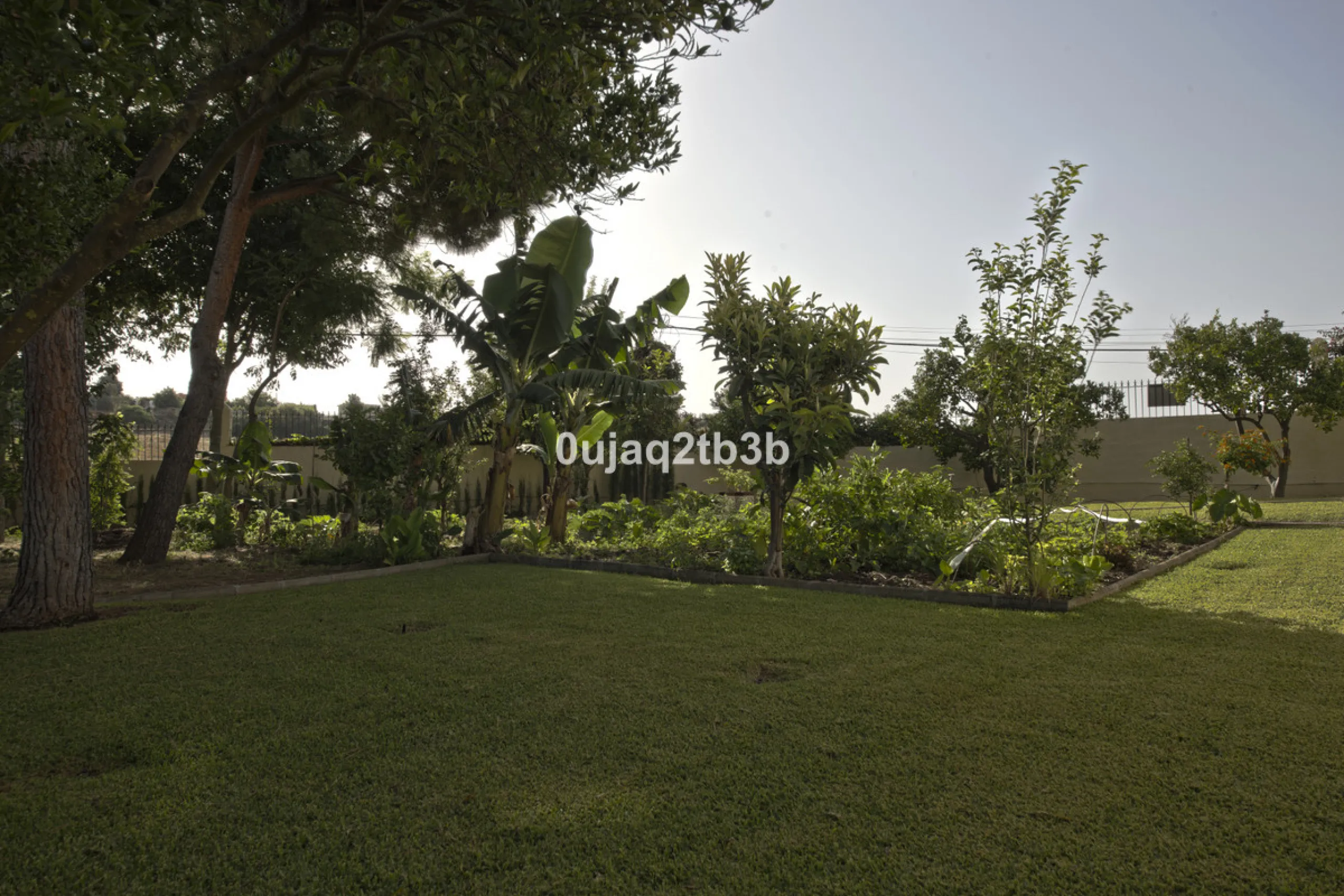 House - Detached Villa в продаже в Estepona, Málaga. В доме 5 спален и 4 ванных комнат. Площадь дома 528 м². Площадь участка 1525 м²