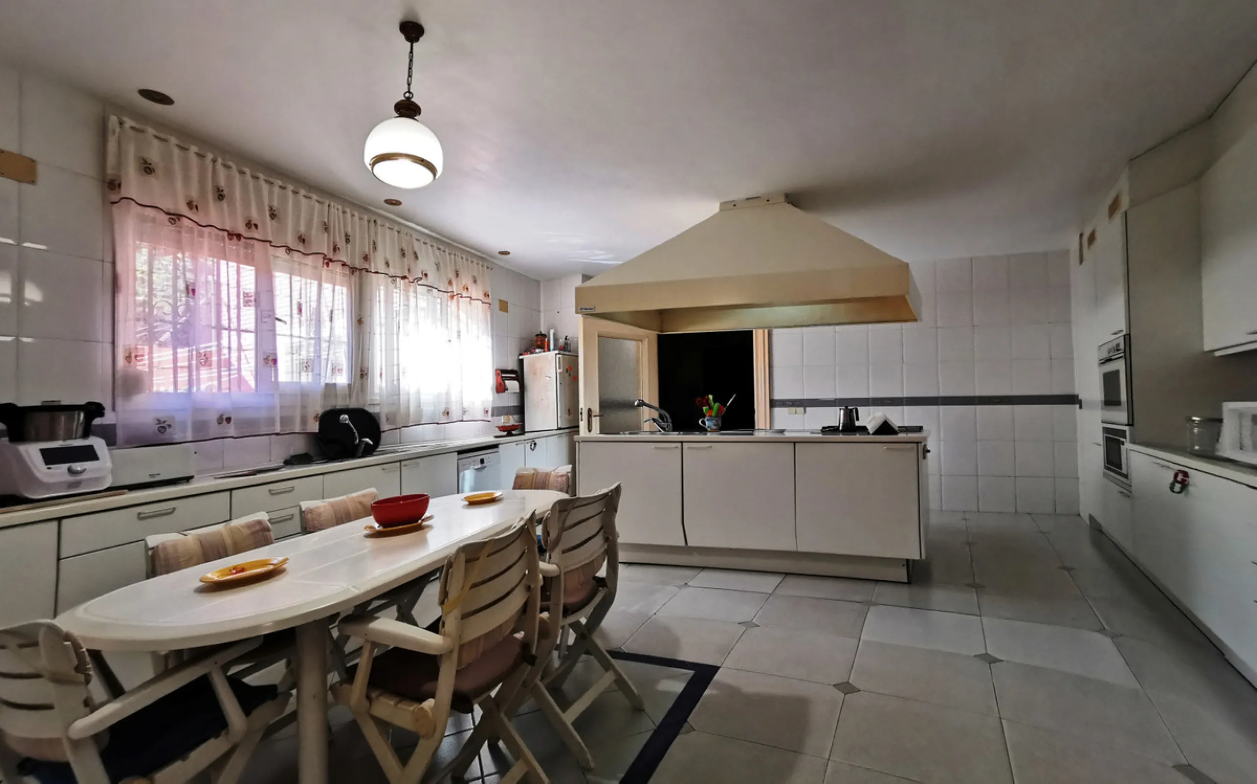 House - Detached Villa в продаже в Torremolinos, Málaga. В доме 11 спален и 8 ванных комнат. Площадь дома 1028 м². Площадь участка 2300 м²