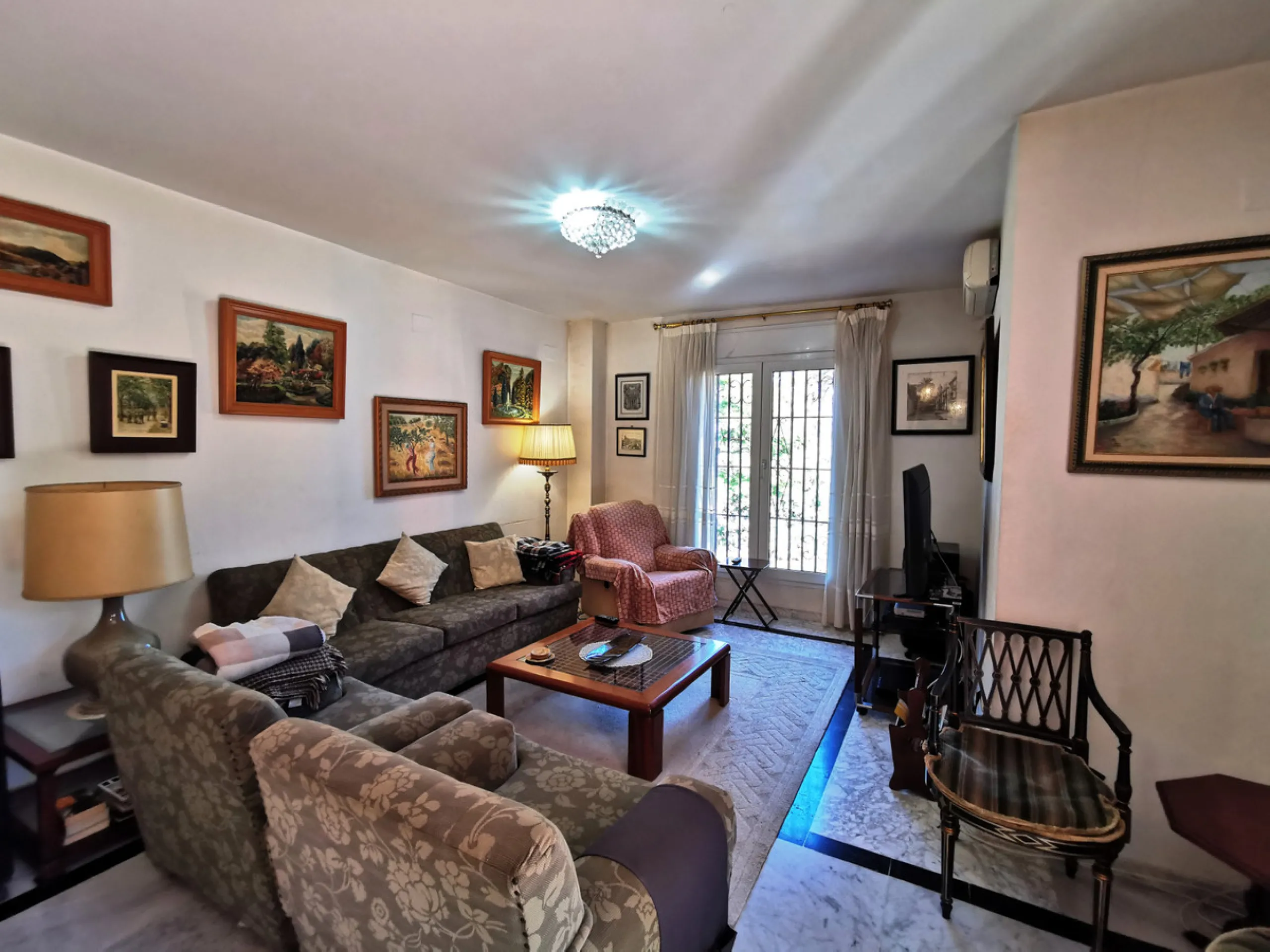 House - Detached Villa в продаже в Torremolinos, Málaga. В доме 11 спален и 8 ванных комнат. Площадь дома 1028 м². Площадь участка 2300 м²
