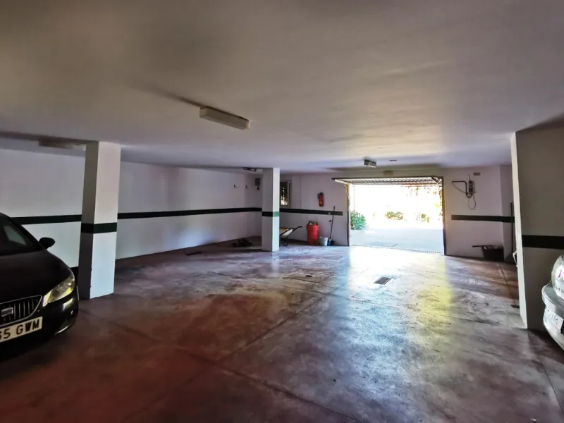 House - Detached Villa в продаже в Torremolinos, Málaga. В доме 11 спален и 8 ванных комнат. Площадь дома 1028 м². Площадь участка 2300 м²
