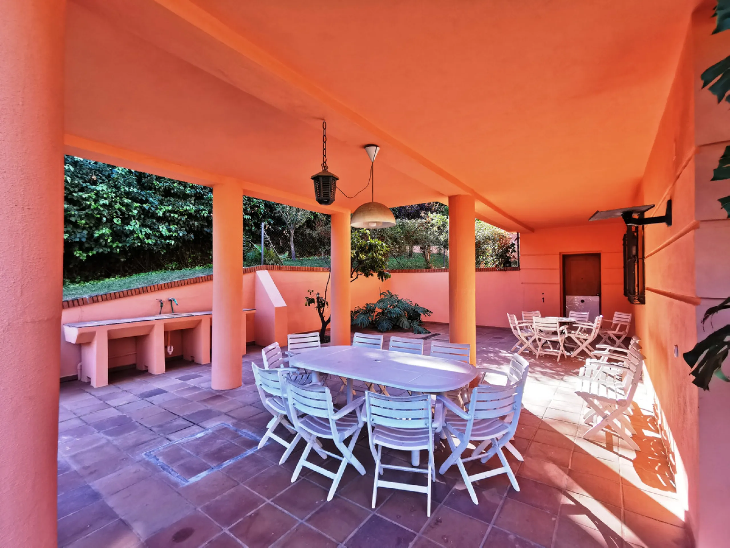 House - Detached Villa в продаже в Torremolinos, Málaga. В доме 11 спален и 8 ванных комнат. Площадь дома 1028 м². Площадь участка 2300 м²