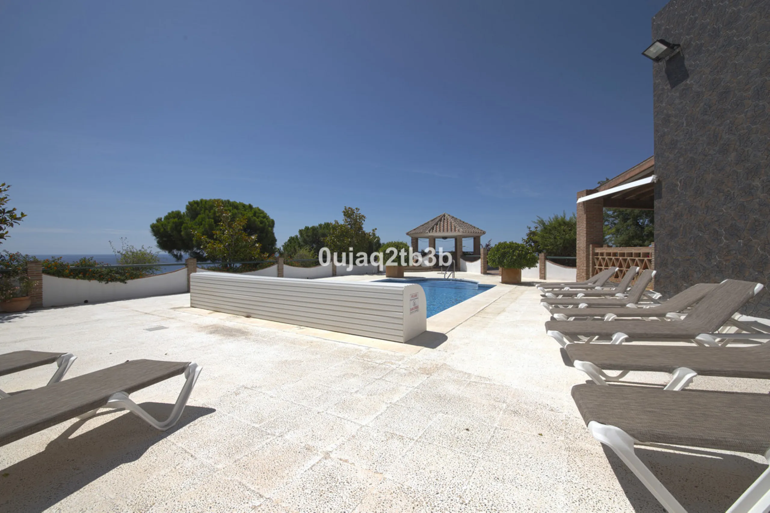 Great villa only minutes away from the center of Estepona with open sea and mountain views. Perfectly maintained ready to move in. Offers bedrooms in the ground floor and first floor. A total of six bedrooms that will fit 14 people. Great return on invest