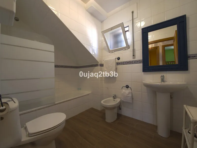Great villa only minutes away from the center of Estepona with open sea and mountain views. Perfectly maintained ready to move in. Offers bedrooms in the ground floor and first floor. A total of six bedrooms that will fit 14 people. Great return on invest