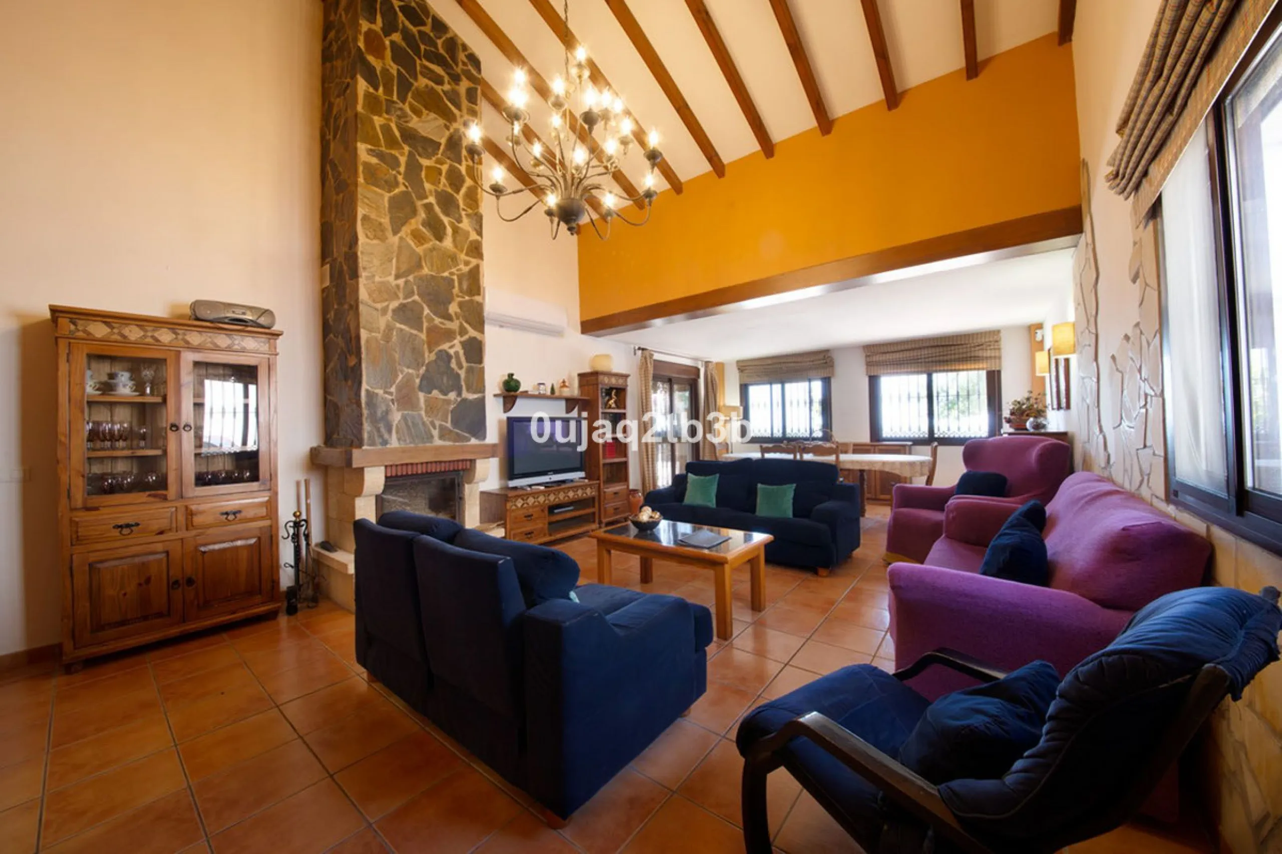 Great villa only minutes away from the center of Estepona with open sea and mountain views. Perfectly maintained ready to move in. Offers bedrooms in the ground floor and first floor. A total of six bedrooms that will fit 14 people. Great return on invest