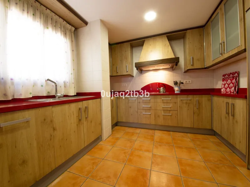 Great villa only minutes away from the center of Estepona with open sea and mountain views. Perfectly maintained ready to move in. Offers bedrooms in the ground floor and first floor. A total of six bedrooms that will fit 14 people. Great return on invest