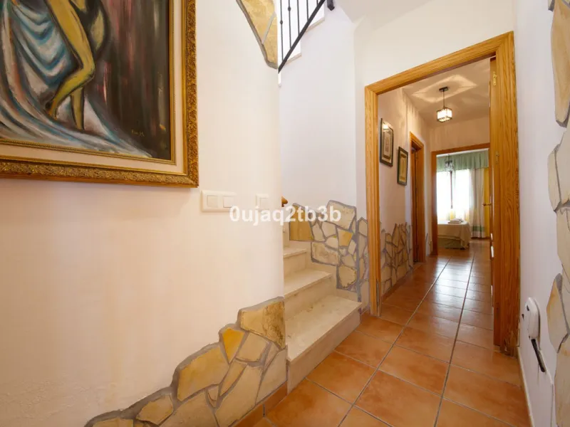 Great villa only minutes away from the center of Estepona with open sea and mountain views. Perfectly maintained ready to move in. Offers bedrooms in the ground floor and first floor. A total of six bedrooms that will fit 14 people. Great return on invest