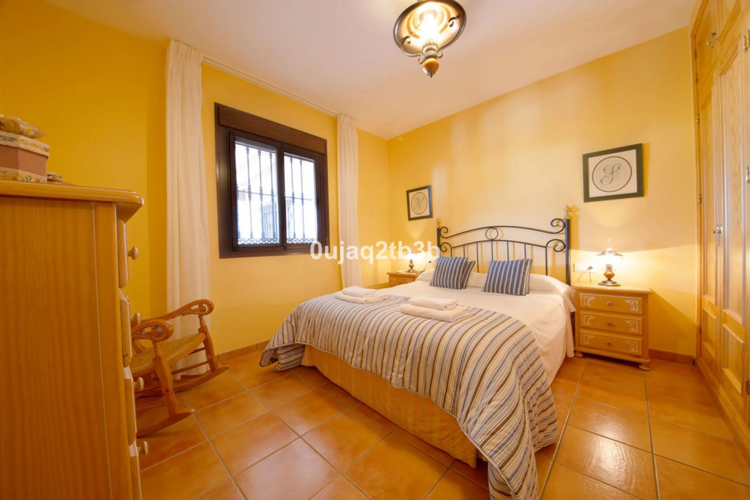 Great villa only minutes away from the center of Estepona with open sea and mountain views. Perfectly maintained ready to move in. Offers bedrooms in the ground floor and first floor. A total of six bedrooms that will fit 14 people. Great return on invest