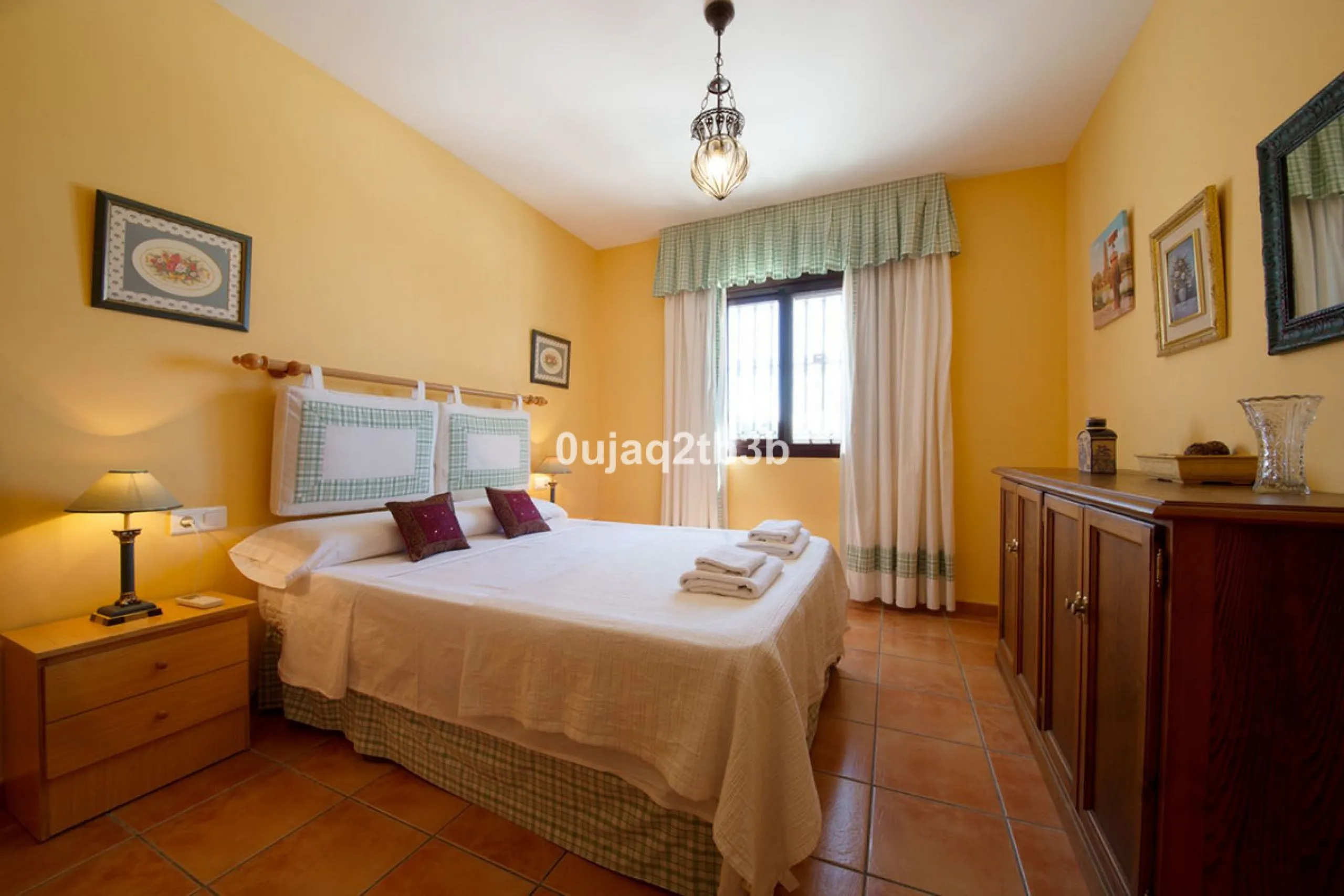 Great villa only minutes away from the center of Estepona with open sea and mountain views. Perfectly maintained ready to move in. Offers bedrooms in the ground floor and first floor. A total of six bedrooms that will fit 14 people. Great return on invest
