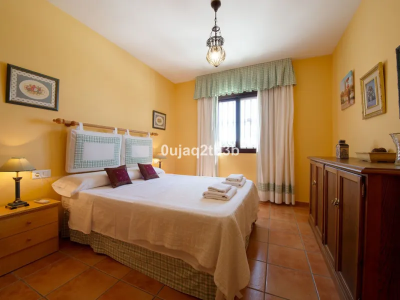 Great villa only minutes away from the center of Estepona with open sea and mountain views. Perfectly maintained ready to move in. Offers bedrooms in the ground floor and first floor. A total of six bedrooms that will fit 14 people. Great return on invest