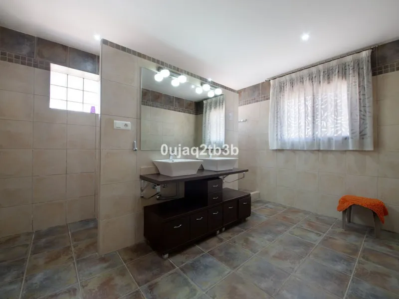 Great villa only minutes away from the center of Estepona with open sea and mountain views. Perfectly maintained ready to move in. Offers bedrooms in the ground floor and first floor. A total of six bedrooms that will fit 14 people. Great return on invest