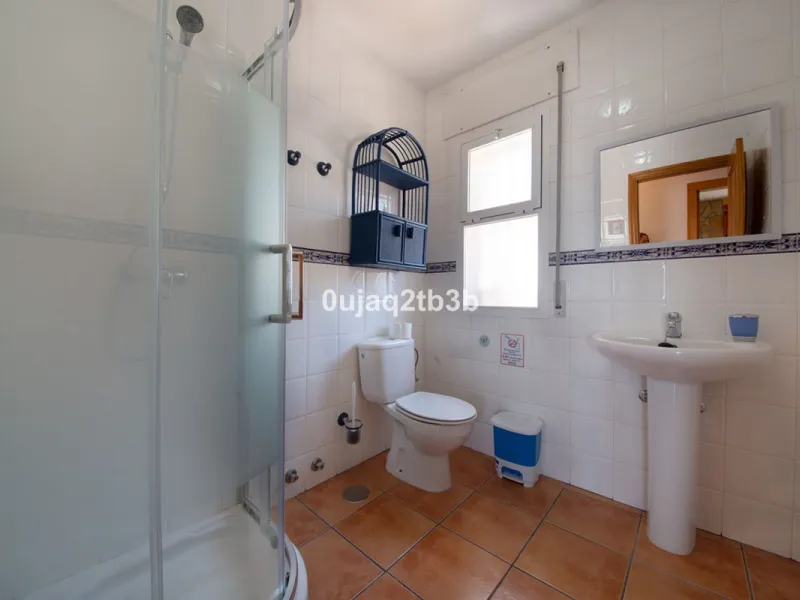 Great villa only minutes away from the center of Estepona with open sea and mountain views. Perfectly maintained ready to move in. Offers bedrooms in the ground floor and first floor. A total of six bedrooms that will fit 14 people. Great return on invest