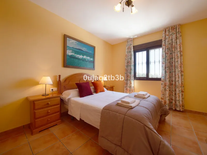Great villa only minutes away from the center of Estepona with open sea and mountain views. Perfectly maintained ready to move in. Offers bedrooms in the ground floor and first floor. A total of six bedrooms that will fit 14 people. Great return on invest