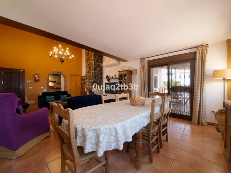 Great villa only minutes away from the center of Estepona with open sea and mountain views. Perfectly maintained ready to move in. Offers bedrooms in the ground floor and first floor. A total of six bedrooms that will fit 14 people. Great return on invest